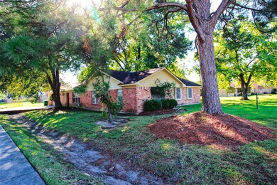 8630 Venus St, Houston, TX 77088 - photo 5