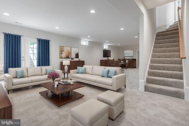 19201 Potomac Crest Dr, Triangle, VA 22172 - photo 2