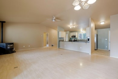 21-web-or-mls-19615 River Woods Drive-14