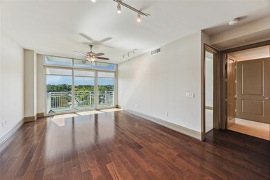 9870 Gaylord Dr unit 818, Houston, TX 77024 - photo 2