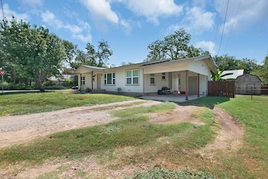 209 E Live Oak St, Burnet, TX 78611 - photo 3