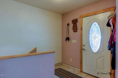 2-5 Enrty and Stairs to Basement-330