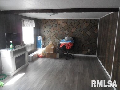 1635 W 3rd St, Davenport, IA 52802 - photo 4