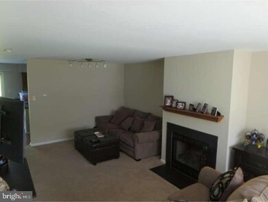 1055 Maple Glen Cir, Pottstown, PA 19464 - photo 5