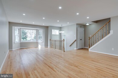 9025 Golden Sunset Ln, Springfield, VA 22153 - photo 4