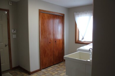 631 E Kabec Rd, North Platte, NE 69101 - photo 4