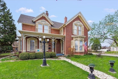 603 Clay St, Cedar Falls, IA 50613 - photo 2