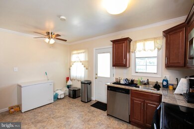 7606 Woodruff Ct, Laurel, MD 20707 - photo 7