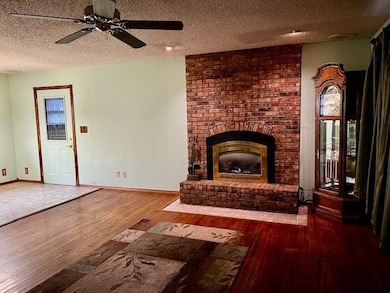 25484 Riverside Ct, Danville, IL 61834 - photo 2