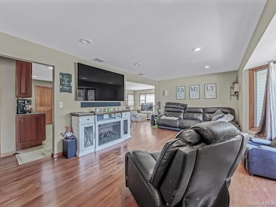 4 Whitebirch Ln, ComMacK, NY 11725 - photo 2