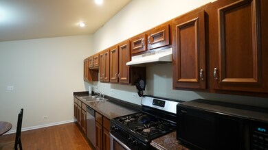 1504 Amarillo Dr, Carpentersville, IL 60110 - photo 2