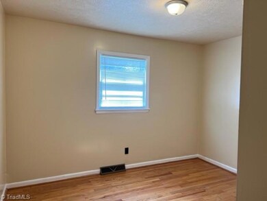 533 E Morehead St, Reidsville, NC 27320 - photo 6