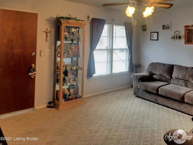 9114 Lantana Dr, Louisville, KY 40229 - photo 6