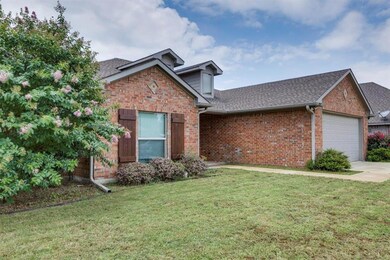 203 Baker Dr, Ennis, TX 75119 - photo 2