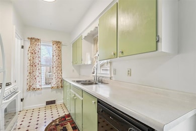 2111 51st St, Des Moines, IA 50310 - photo 7