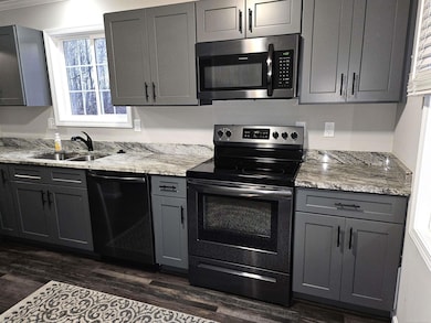 3865 Krafft Rd, Fort Gratiot, MI 48059 - photo 7