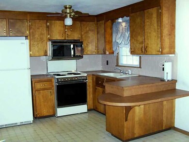 16 Dawes St, Blackstone, MA 01504 - photo 6