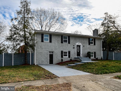 6308 Larwin Dr unit (MAIN LEVEL), Temple Hills, MD 20748 - photo 2