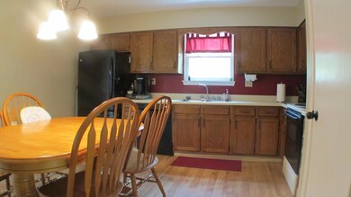 8205 Cortland Dr, Louisville, KY 40228 - photo 6