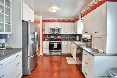 39 Woodrow Ct, Troy, NY 12180 - photo 5