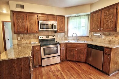 8526 Bradshaw St, Lenexa, KS 66215 - photo 6