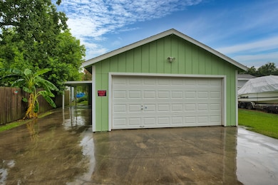 Nice 2 car garage or perfect workshop