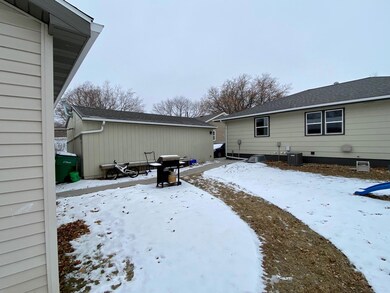 1511 E 3rd Ave, Mitchell, SD 57301 - photo 3