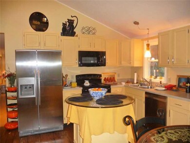 Kitchen. Great eat-in kitchen