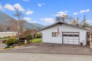 227 4th Ave, Gold Hill, OR 97525 - photo 4