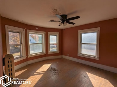 1105 N 8th St, Burlington, IA 52601 - photo 7