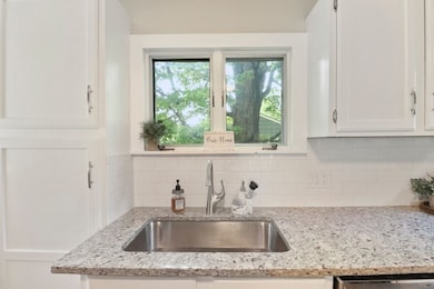 41 Cherry St, Easthampton, MA 01027 - photo 6