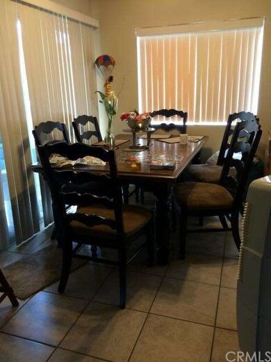 LARGE DINING ROOM