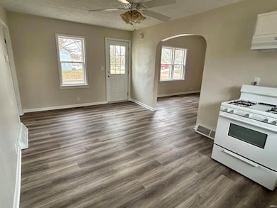 108 S Third St, Pierceton, IN 46562 - photo 6