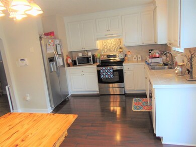Eat-in kitchen
