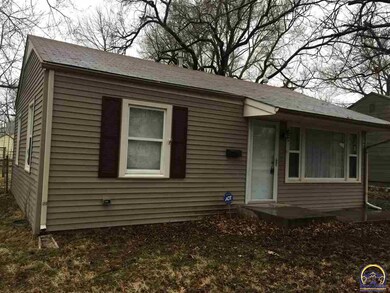 905 SW Watson Ave, Topeka, KS 66606 - photo 4