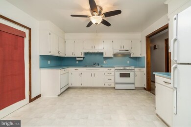 4146 Ricklyn Dr, Chambersburg, PA 17202 - photo 6