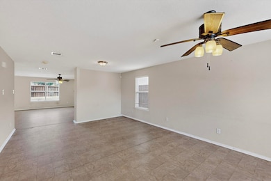 1868 Lynnwood Hills Dr, Fort Worth, TX 76112 - photo 4