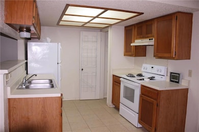 9406 Kempler Dr unit B, Austin, TX 78748 - photo 2