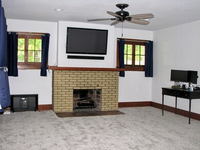 107 E Pinzon St, Tuscola, IL 61953 - photo 3