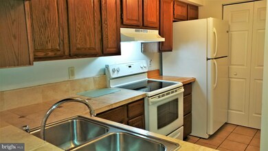 18700 Caledonia Ct unit F, Germantown, MD 20874 - photo 3