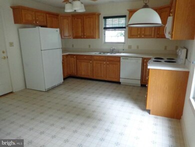 3229 Kensington Ct, Manchester, MD 21102 - photo 4