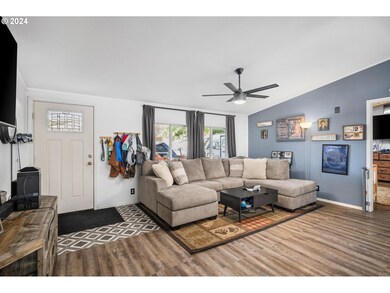 352 NE Faulconer Ct, Sheridan, OR 97378 - photo 6