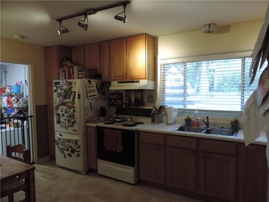 Eat-in Kitchen