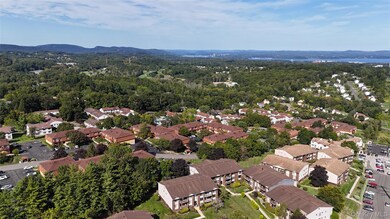 174 Country Club Ln, Pomona, NY 10970 - photo 5