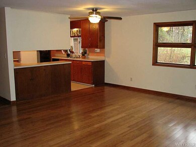Living Room Potential to make a complete open conc