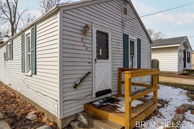 4-web-or-mls-924 34th St SW, Wyoming-4