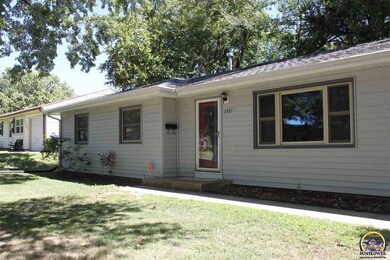 1307 SW 32nd St, Topeka, KS 66611 - photo 3