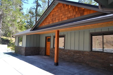 2957 Sylvan Dr, Grants Pass, OR 97527 - photo 2