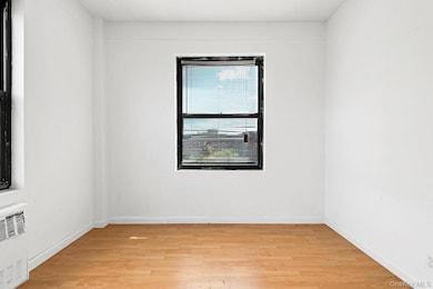 The Howard unit 5B, Rego Park, NY 11374 - photo 5