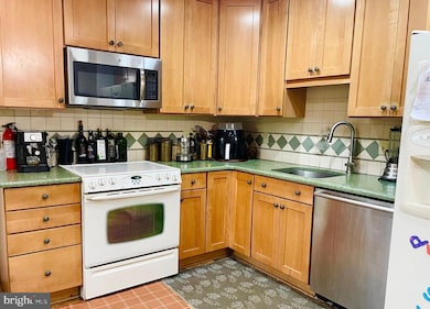 8826 Jandell Rd, Lorton, VA 22079 - photo 2